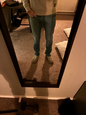 Replay jeans - Ett par riktigt schyssta replay jeans i straight fit! Skick 10/10. Skriv vid minsta fundering!