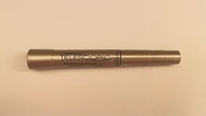L'Oréal Telescopic Mascara - Säljer en L'Oréal Telescopic Mascara i en snygg metallisk guld tub. Den har en smal och precisionsborste som ger längd och definition till fransarna. Perfekt för dig som vill ha långa och separerade fransar med ett intensivt resultat. Köpte ungefär 1 månad sedan så den är ganska ny. Säljes för att jag fick en bättre. 
