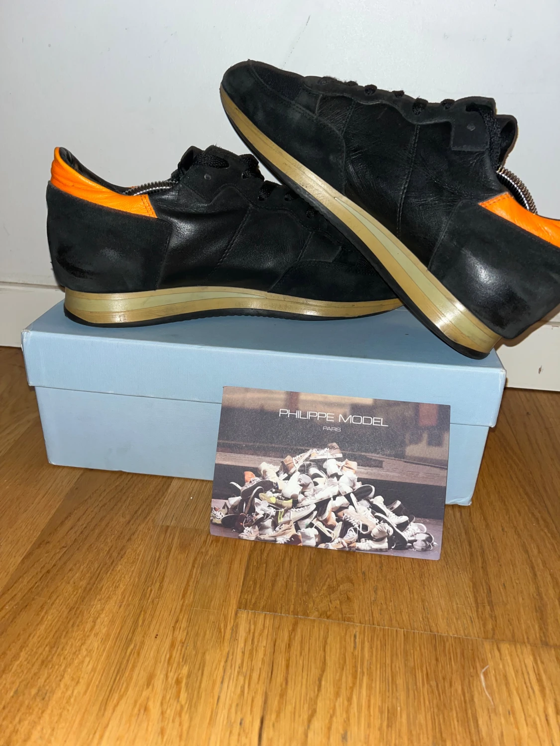 Philippe Model svarta sneakers med orange detalj - 1