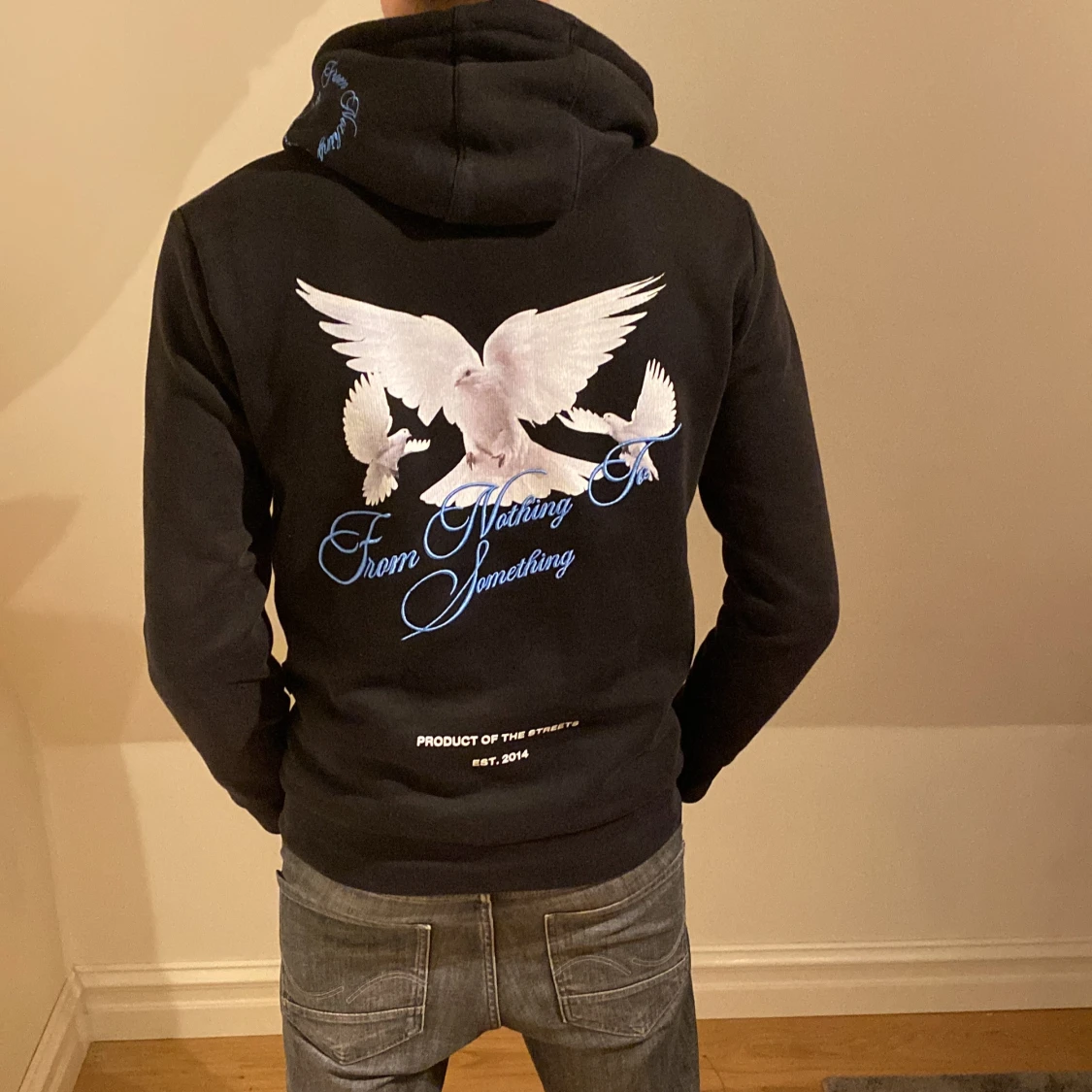 Svart hoodie från Hoodrich - 1