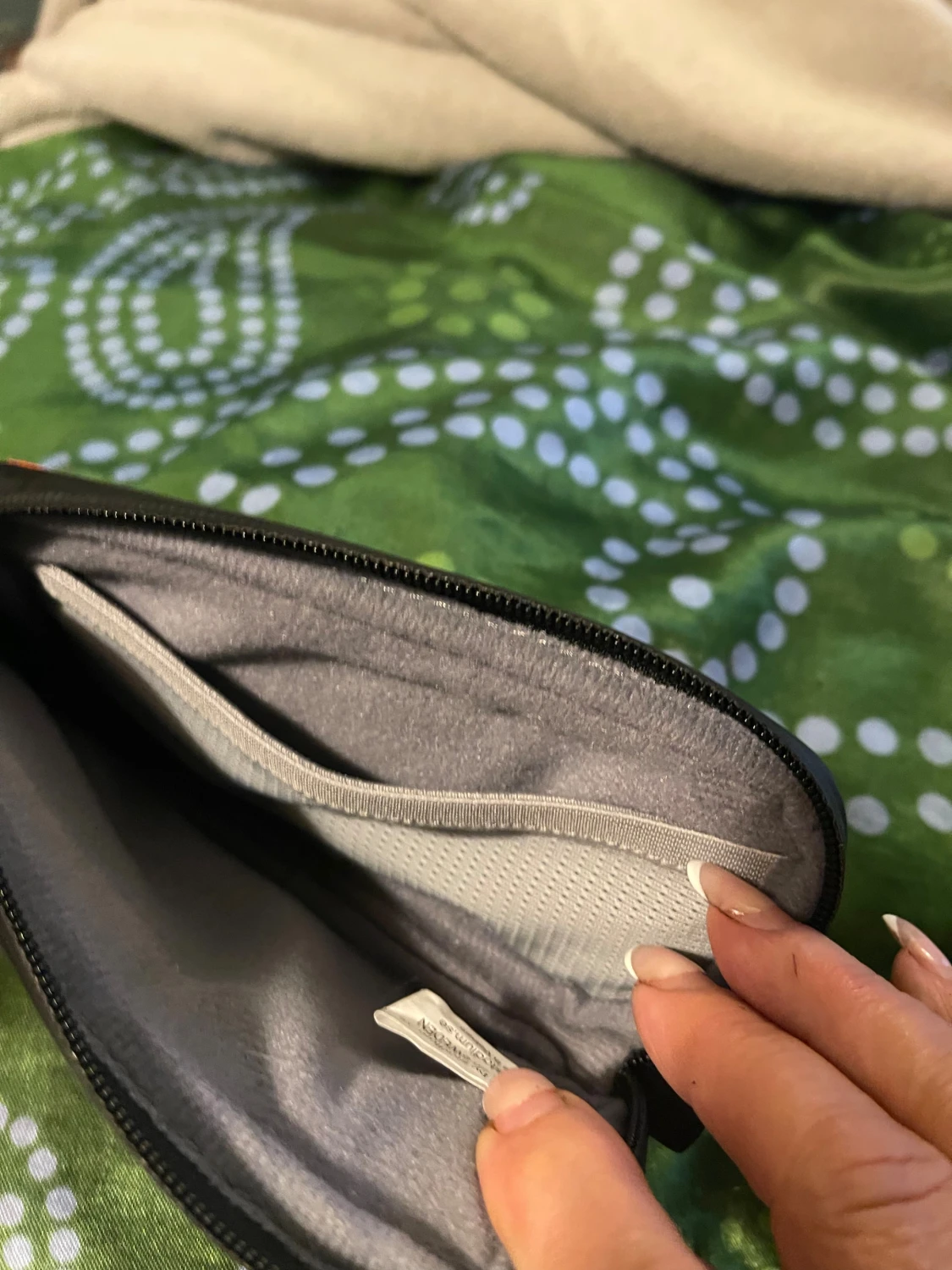 Röd plånbok från Everest - 1