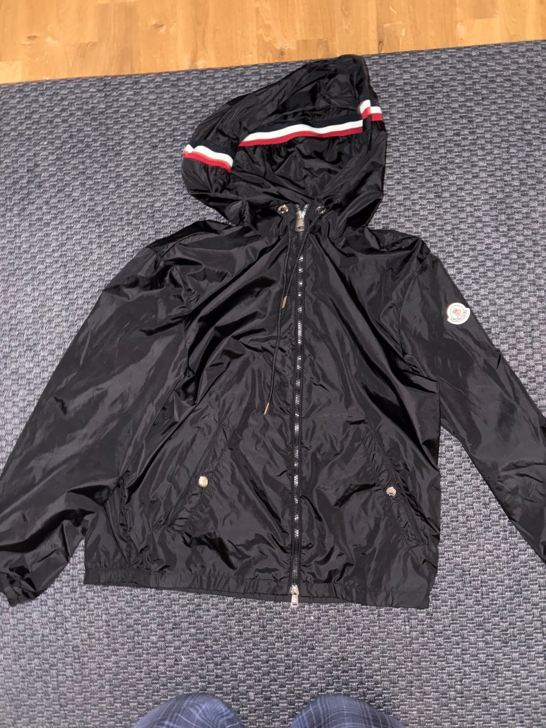 Svart vindjacka från Moncler