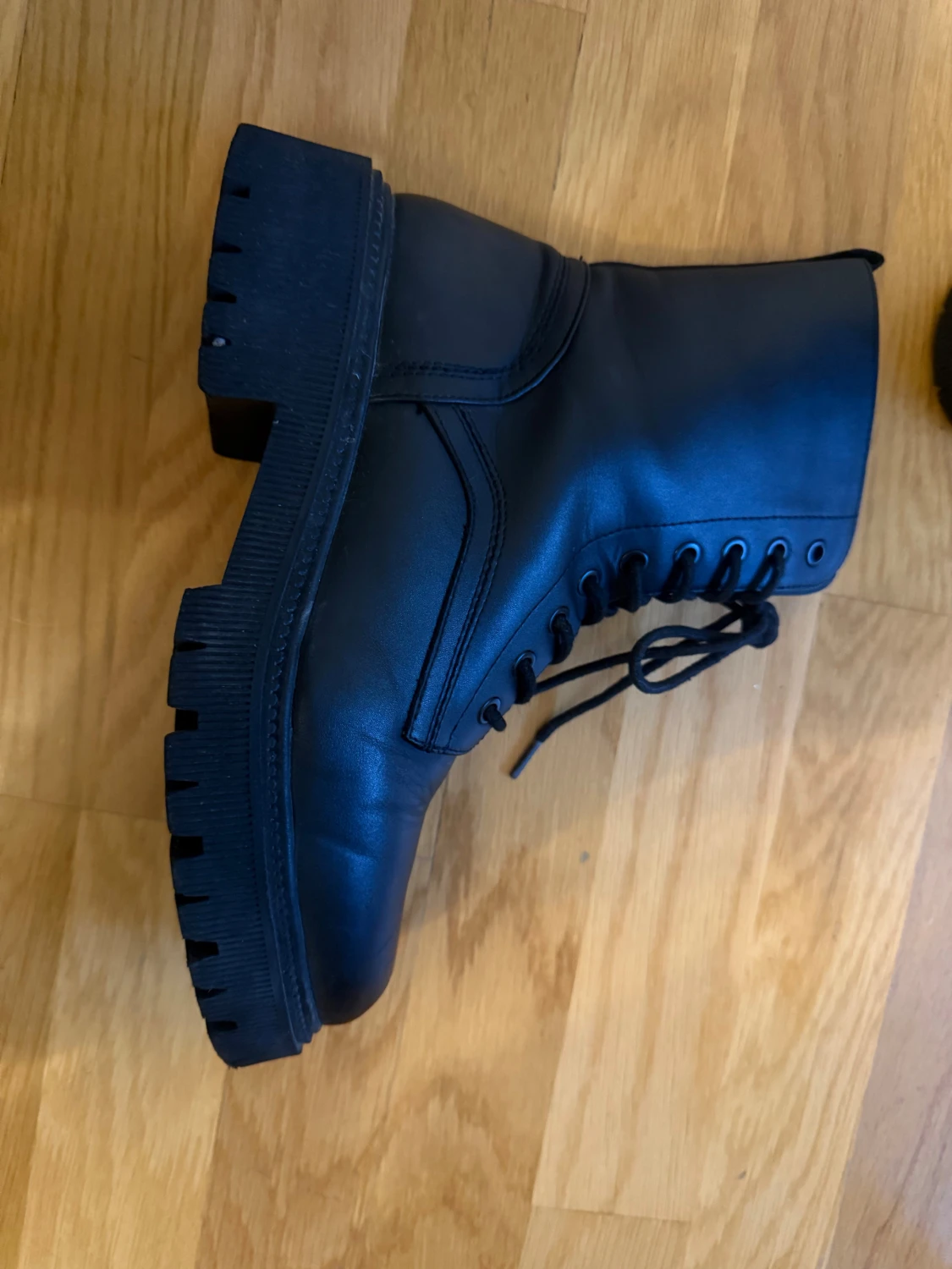 Svarta boots med snörning och dragkedja - 6