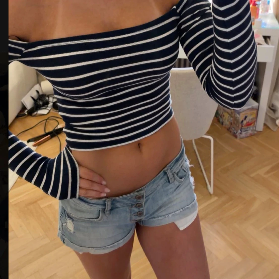 Randig offshoulder croppad topp