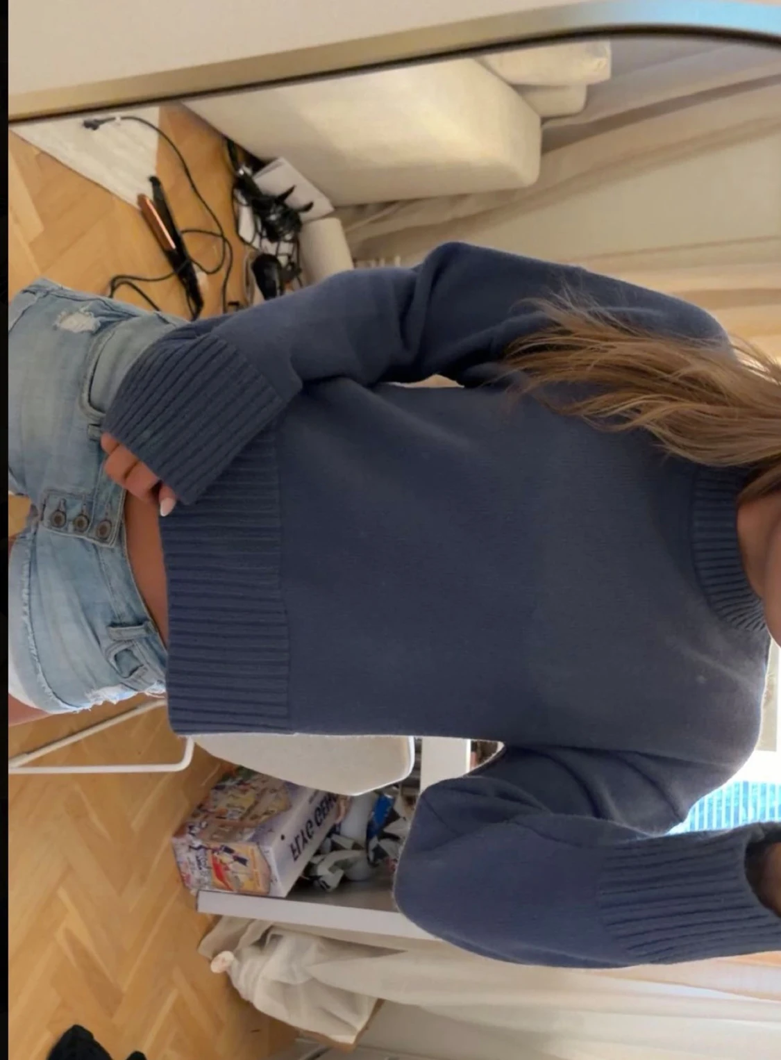 Blå stickad tröja - 1