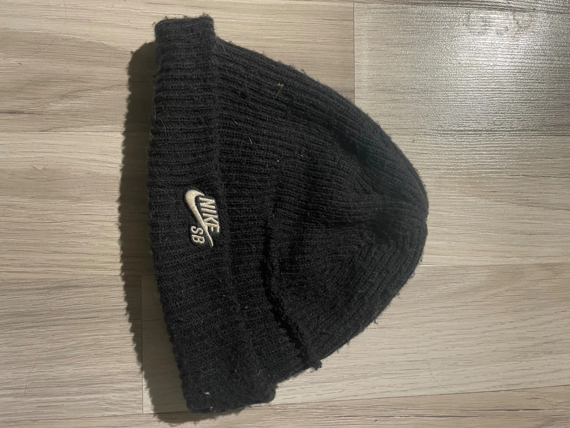 Svart stickad mössa från Nike SB