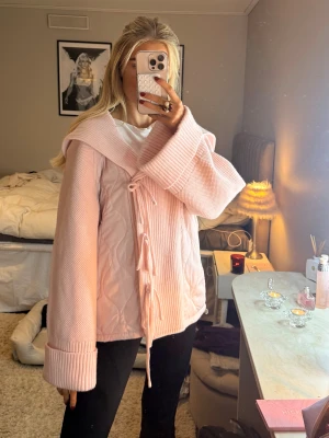 Jacka  - Säljer denna såå söta jackan💞💞✨✨size XXS/Xs men storleken är stor 