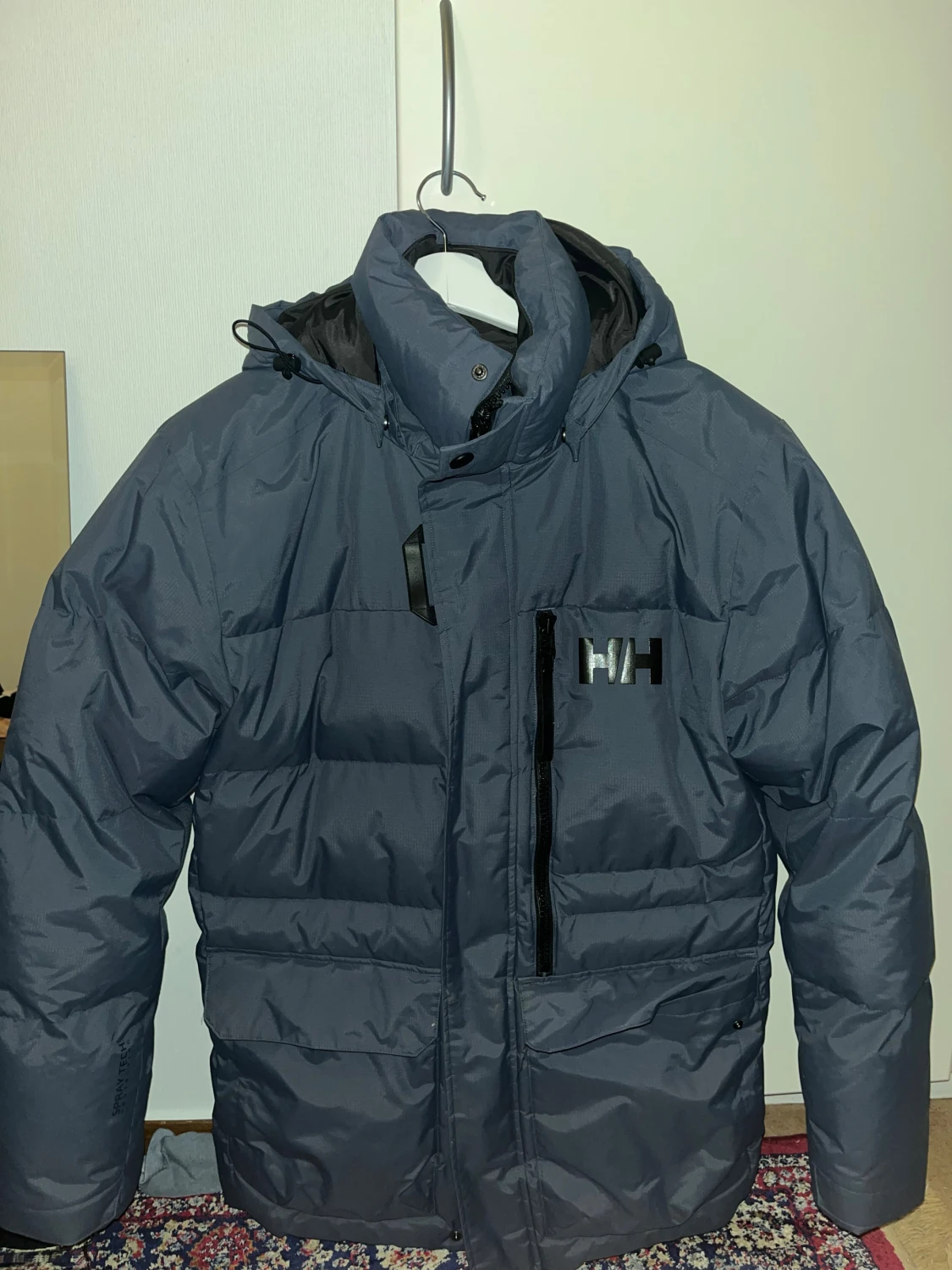 Ljusblå pufferjacka från Helly Hansen