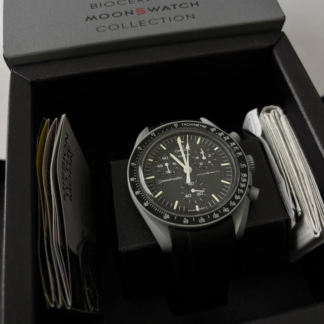 Omega X Swatch Mission to moon ink box och certifikat 