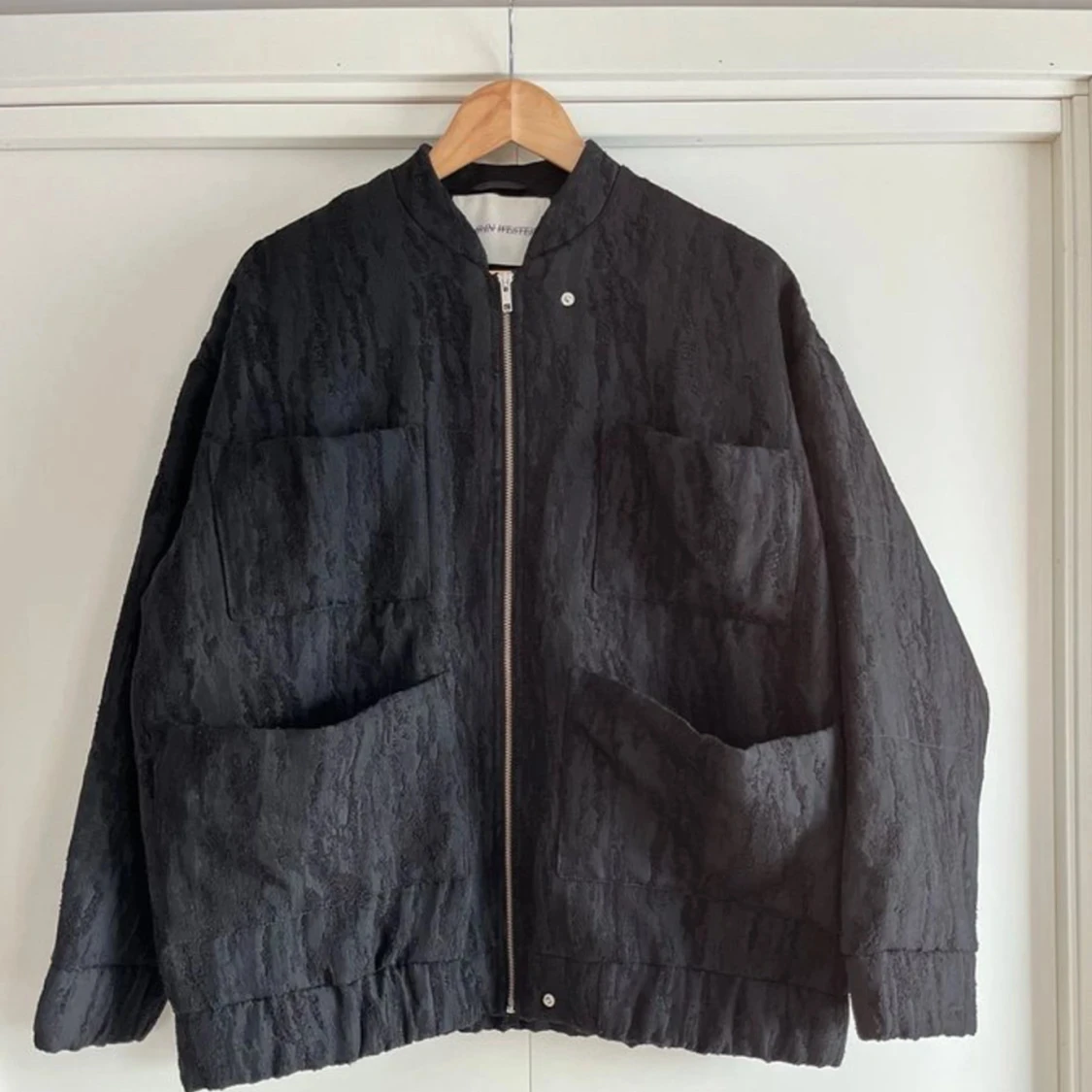 Svart oversized bomberjacka från Carin Wester - 2