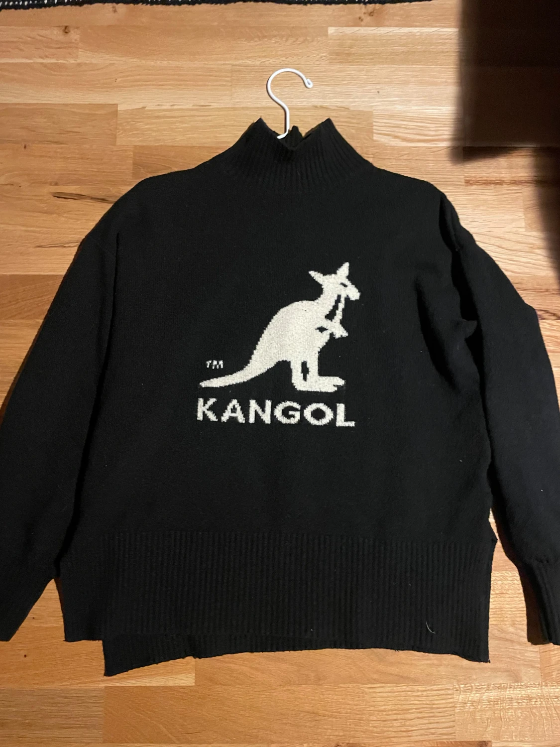 Svart polotröja från Kangol - 1