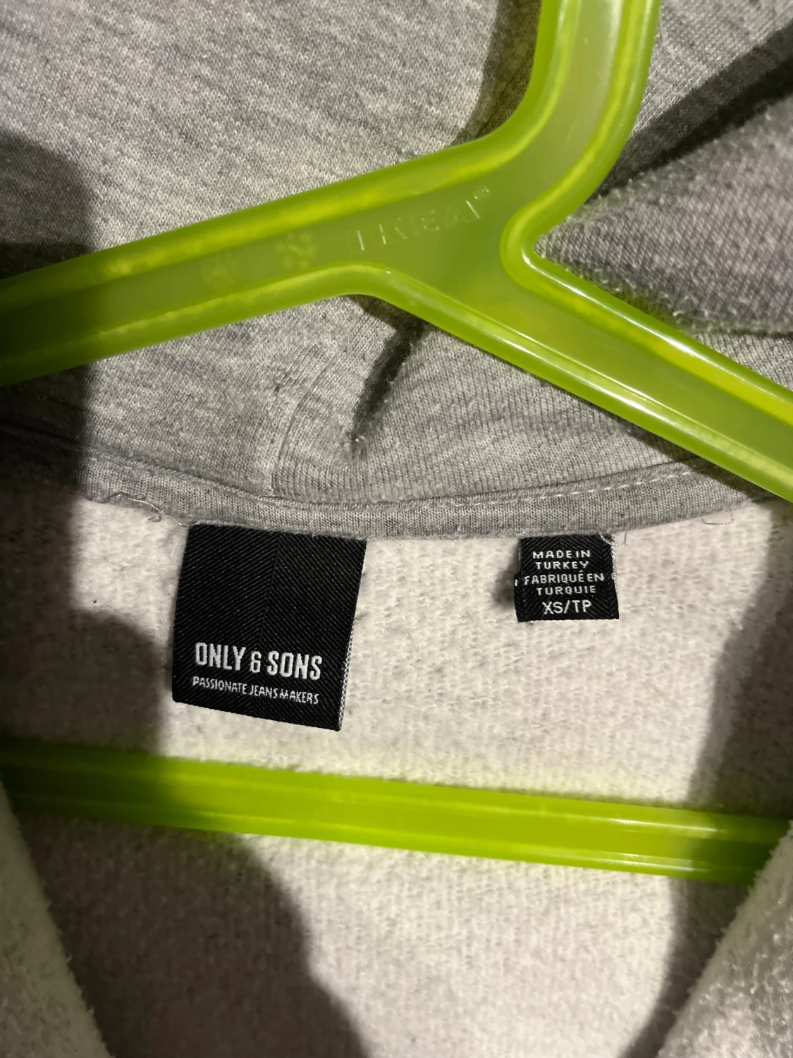 Grå hoodie från Only & Sons XS - 1