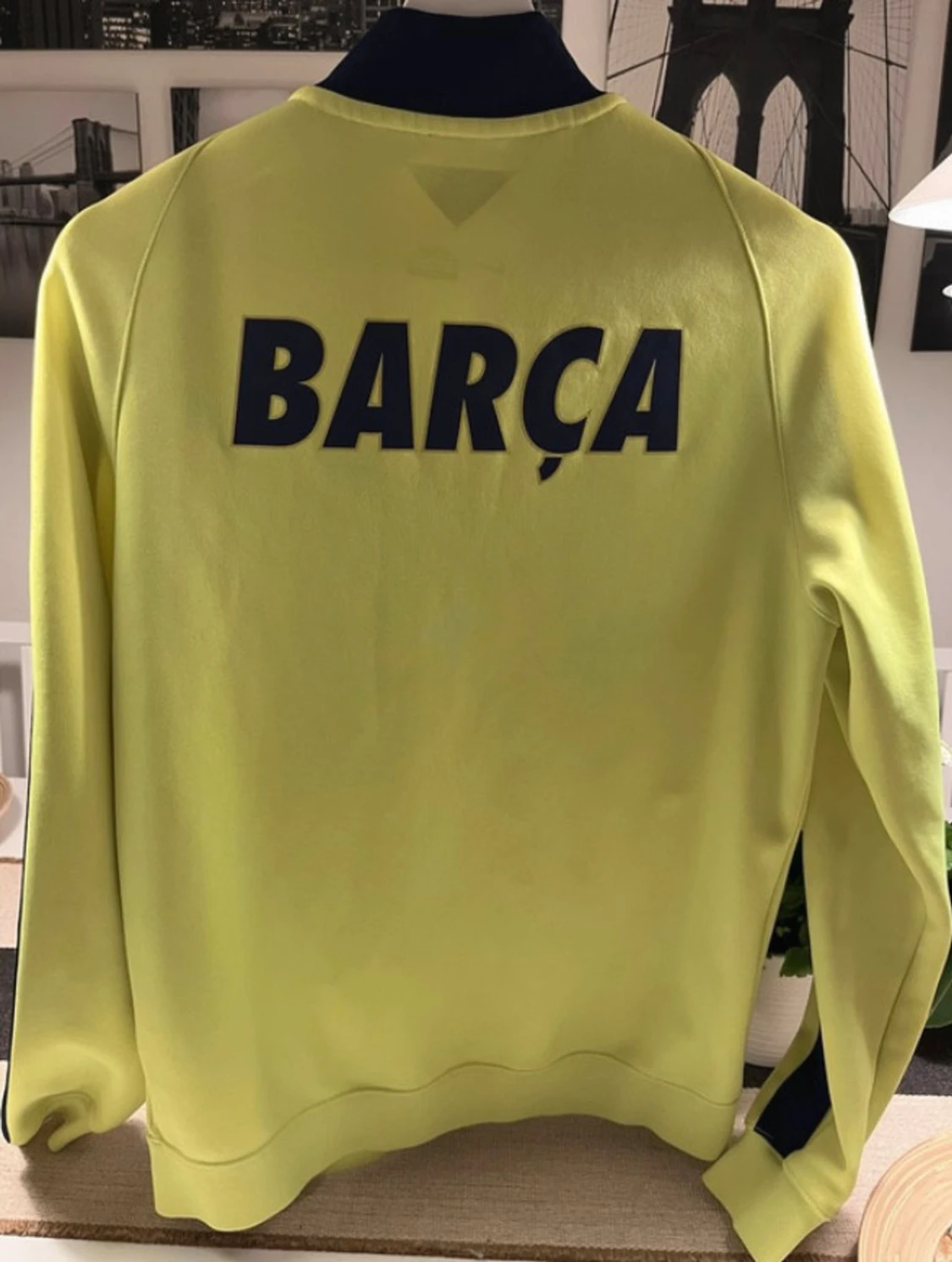 Gul Nike Barcelona vindjacka