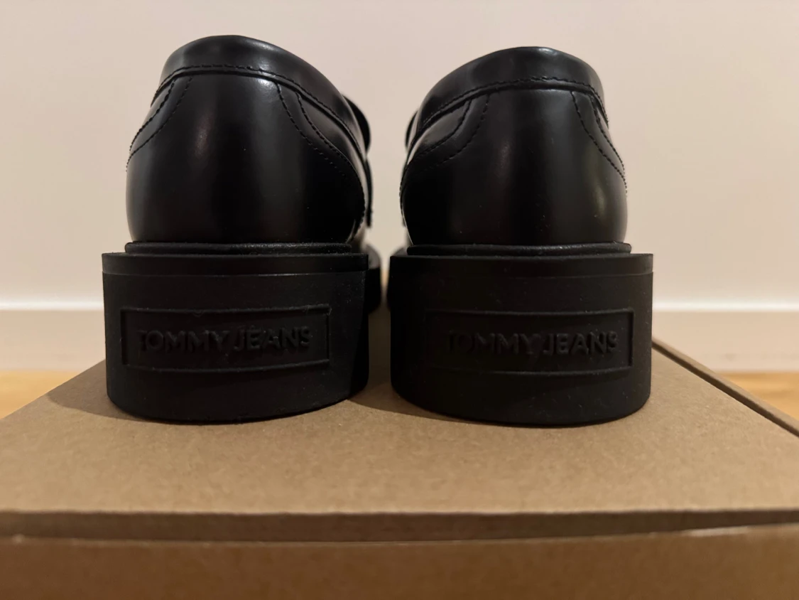 Nya svarta loafers Tommy Jeans skinn stl36 - 2