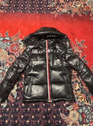 Moncler jacka  - Kan gå ner till 2000 vid snabb affär