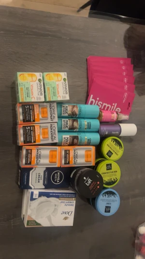 Skönhetsprodukter  - Jag säljer dessa oanvända skönhetsprodukter för ett väldigt bra pris 50-150 kr 