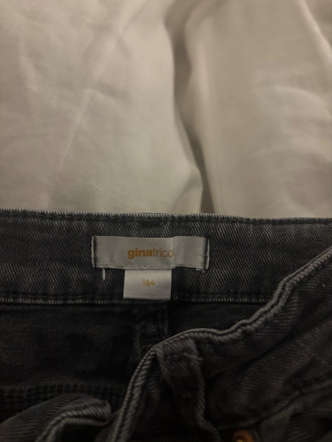 Grå bootcut jeans från Gina Tricot - 2