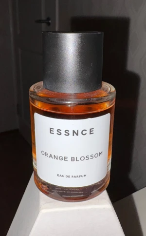 Essnce Orange Blossom EdP 50ml - Fräsch Eau de Parfum från Essnce med namnet Orange Blossom. Innehåller 50ml. Endast testad därav de låga priset