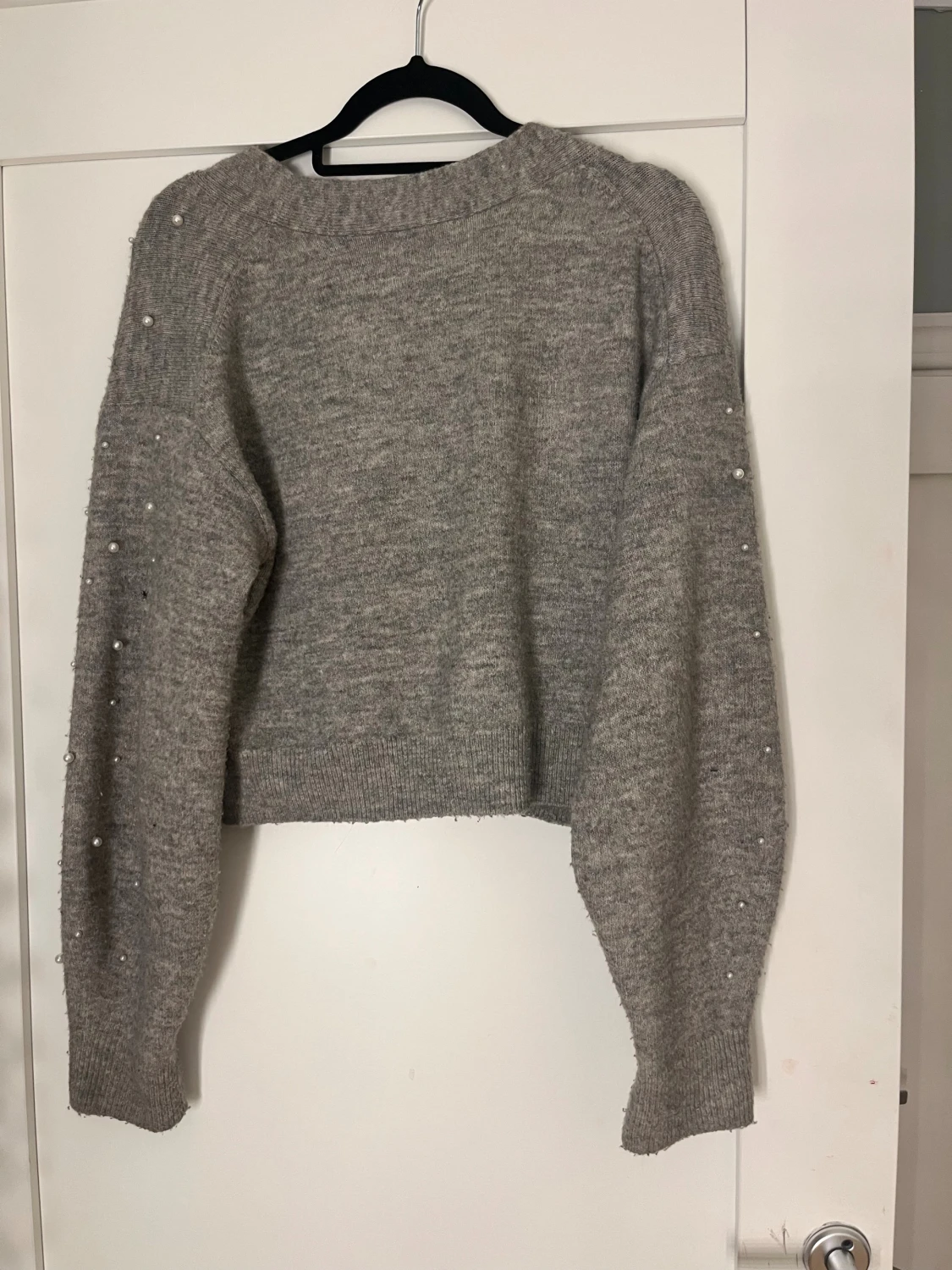 Grå croppad kofta med pärlor från Hm - 1