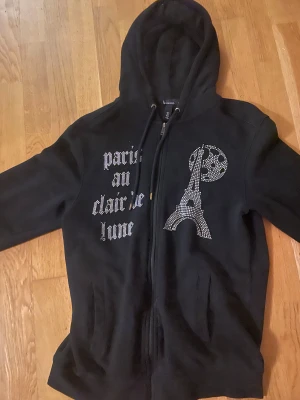 Bling lucid - En riktigt snygg svart bling lucid hoodie i storleken S, I bra skick