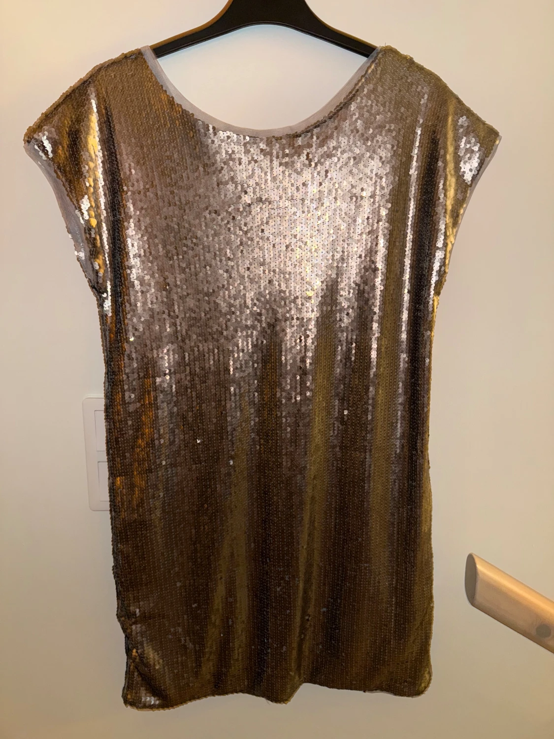 Glittrig silver kortklänning från Lindex