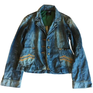 Vintage jeansjacka/ denimjacka, Lee - Vintage jeansjacka i ”kavajmodell” från Lee! 100% bomull 