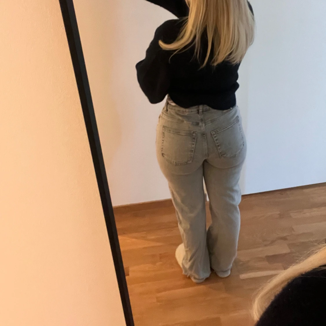 Ljusgrå raka jeans från Bikbok  - 1