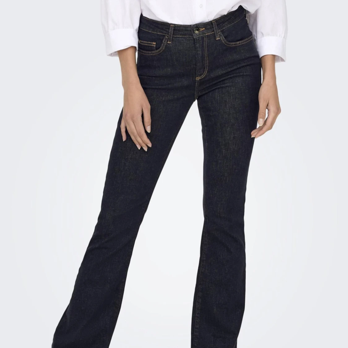 Mörkblåa jeans - 1