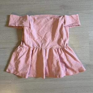 Topp  - Rosa topp från ginatricot storlek S, bra skick!