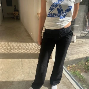 Alobha label kostymbyxor - Jättesnygga alobha label kostymbyxor i storlek XXS men dem är stora i storleken så passar xs/s! Bra skick!