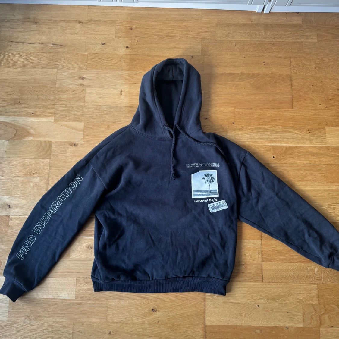 Svart hoodie Pull&Bear med tryck - 1