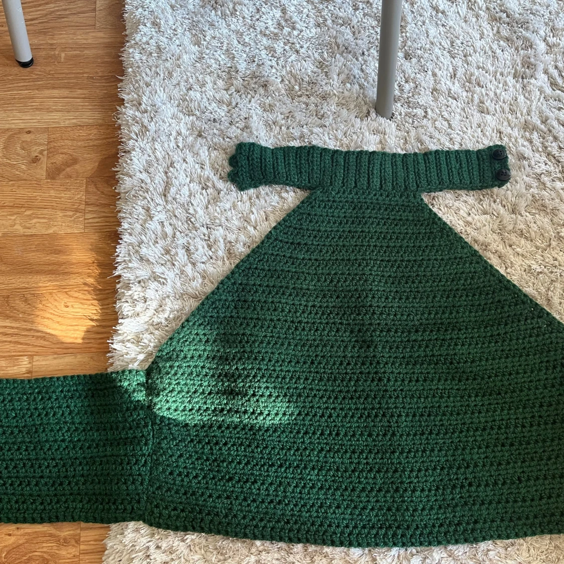 Mörkgrön stickad topp med pärlknappar - 3