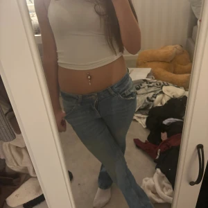 Lågmidjade blå bootcut jeans - low waist bootcut jeans. 