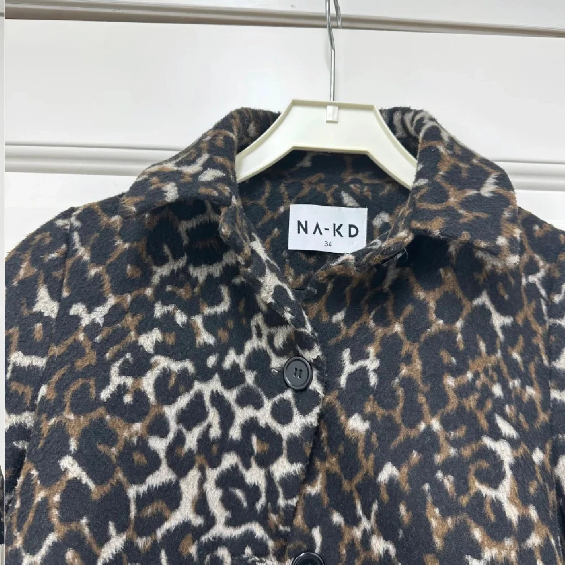 Leopardmönstrad jacka från NA-KD - 2