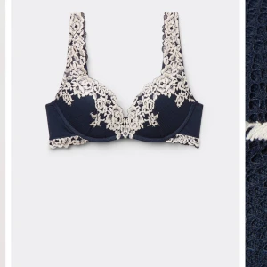 Intimissimi BH - Fin intimissimi bh i nytt skick. Är i den mer grön blå färgen som inte längre finns att köpa!