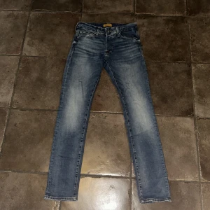 Jack&Jones Slim Glenn Jeans - [Jack&Jones Slim Glenn] [Strl: 28/32] [Skick 9/10] Hör gärna av dig vid någon fundering eller annat! Pris är disskuterbart, mvh Edvin💫