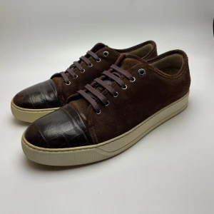 Lanvin skor  - Hej! Säljer nu dessa sjukt snygga Lanvin skor. Skorna är i bra skick! Har ett begränsat antal boxar och dustbag! Hör gärna av dig vid frågor!