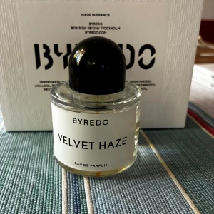 Byredo Velvet Haze - Säljer för att jag inte använder. 50ml ursprungligen. Box kommer inte med därav det låga priset. 