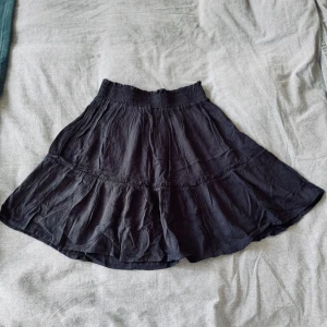 Svart volangkjol XS - super fin volang kjol från Cubus💖