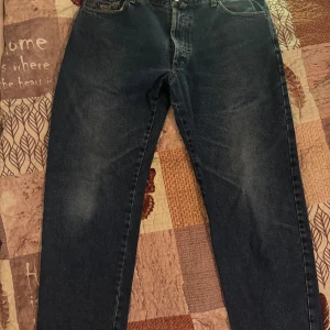 Vintage sällsynta gant jeans - Mörkblåa vintage gant jeans i bra skick W36 L32 100% Bomull