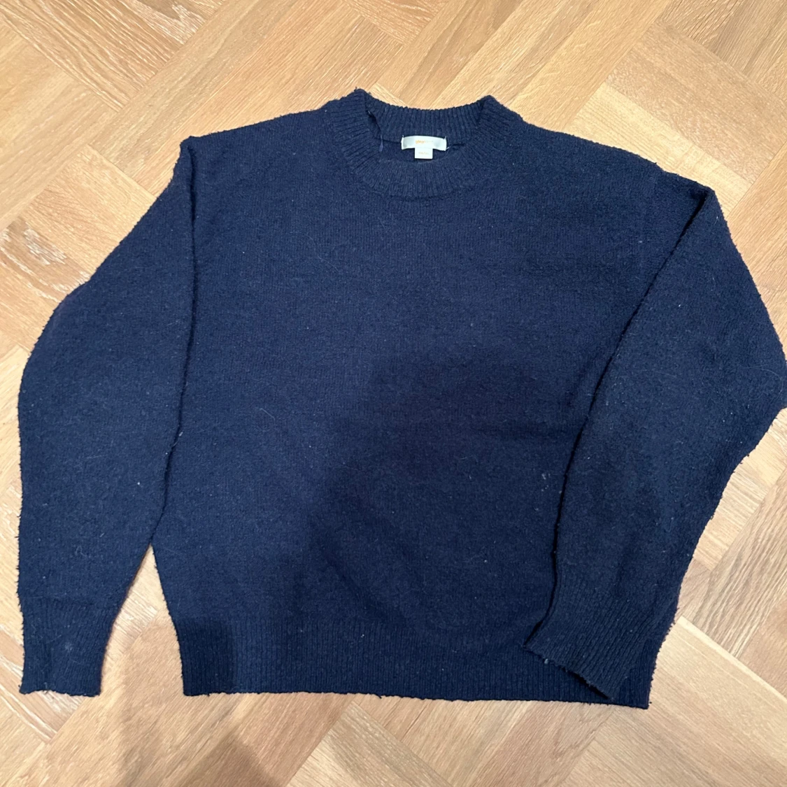 Mörkblå stickad tröja från Gina Tricot