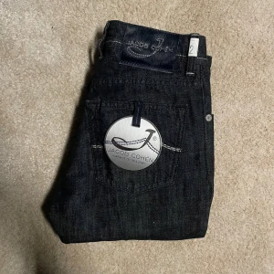 Jacob choën jeans  - Helt nya. Modellen typ 180 ca 60 kg. Nypris ca 4000. Skriv gärna vid frågor ✅storlek 28 men passar betydligt större.
