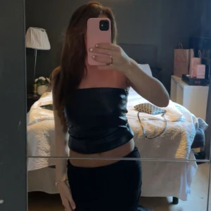 Skinn topp - Säljer denna super fina skinn topp från SHEIN