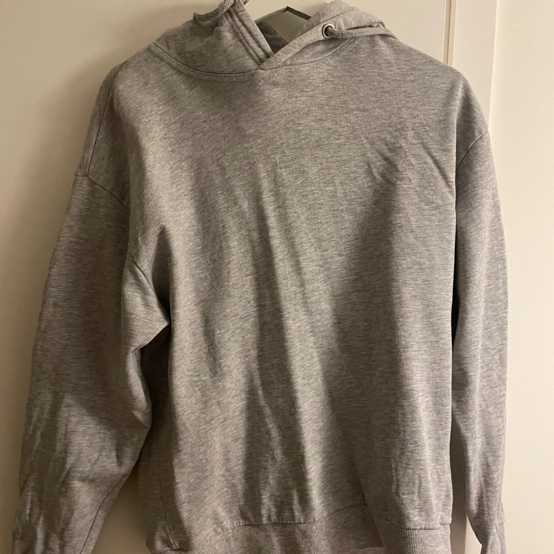 Grå hoodie från lager 157