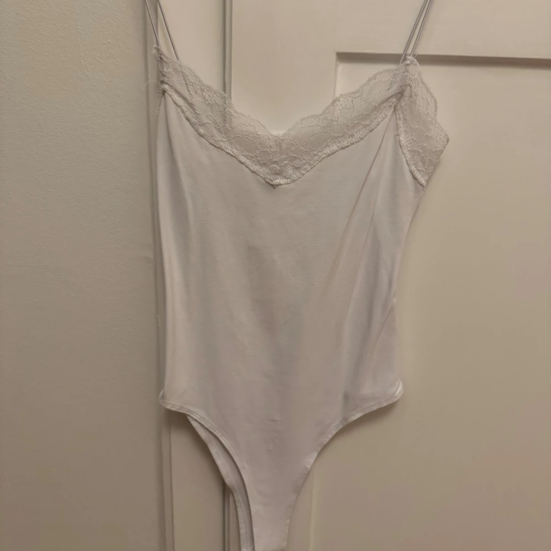 Vit spetslinnebody från Zara
