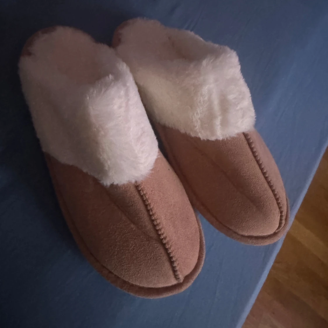 Mysiga skor/tofflor med päls - 1