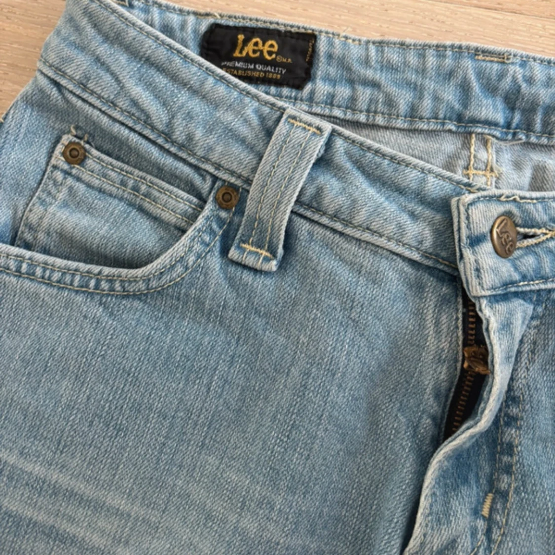 Ljusblå bootcut jeans från Lee - 1