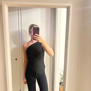 3 för 150 - 3 jättefina toppar i svart blått och vitt