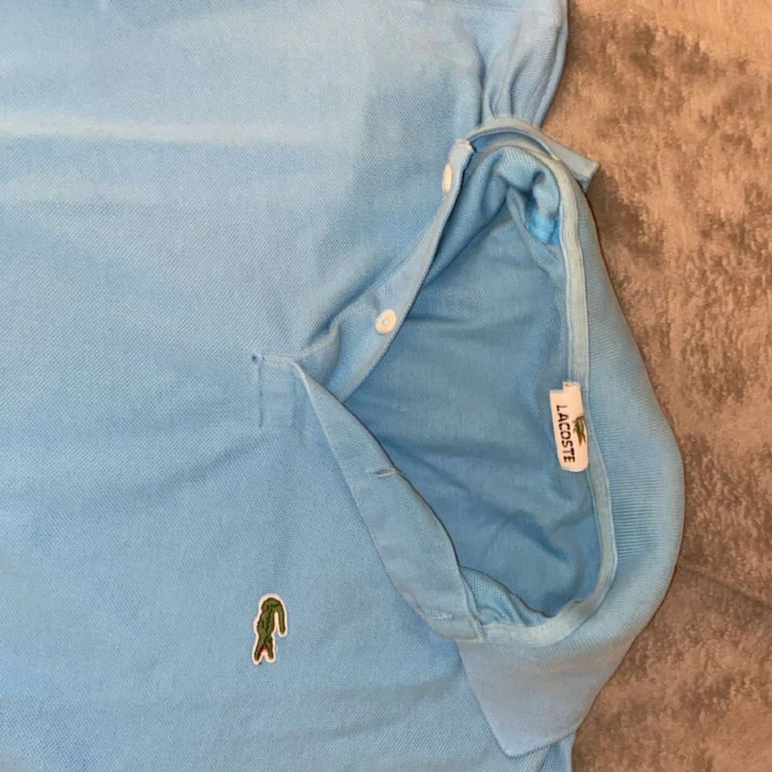 Ljusblå pikétröja från Lacoste - 1