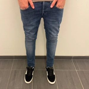 DONDUP JEANS GEORGE  - Dondup Jeans George | Storlek 30, Längd: 90cm/Midija:39cm | Deluxecloset 